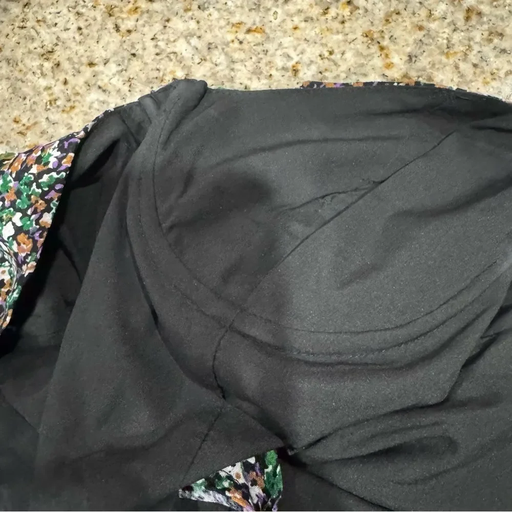 ASTR The Label Ditsy Floral Livie Top Blouse Black Green XS